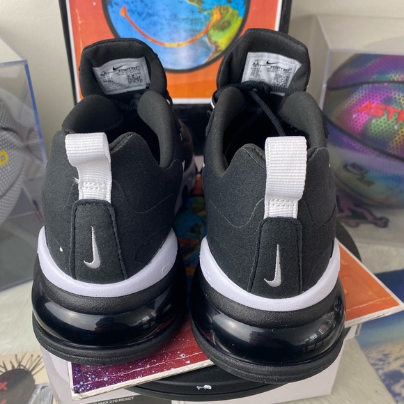 🆕 - Nike Air Max 270 React Black - Size: M 8.5/9 - Picture 6 of 12
